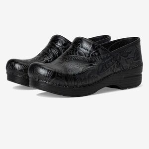 Black Tooled Leather Dansko Clogs | Classic Minimal Workwear | Size 37